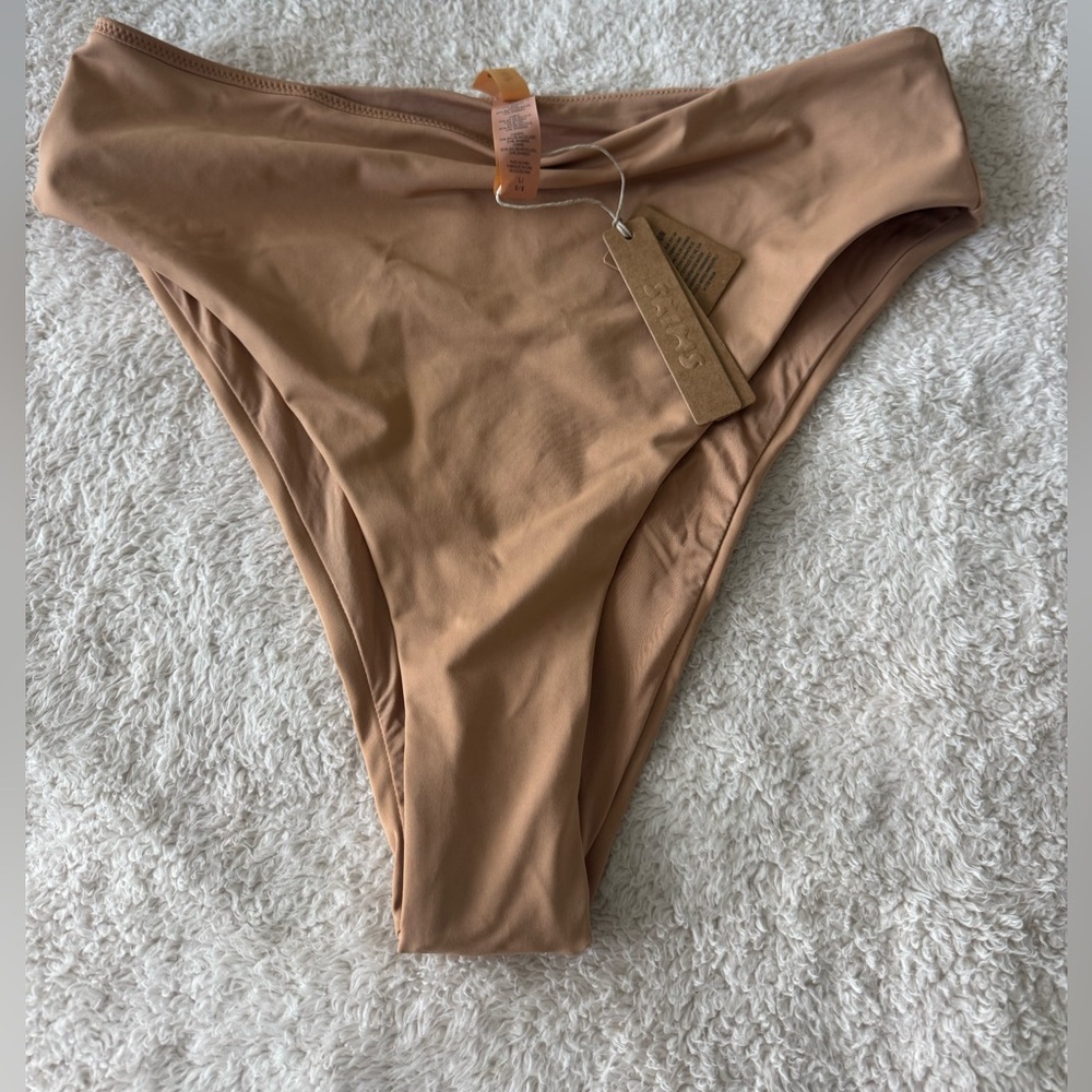 SKIMS Mid rise Bikini bottom NWT! 🆕 Large